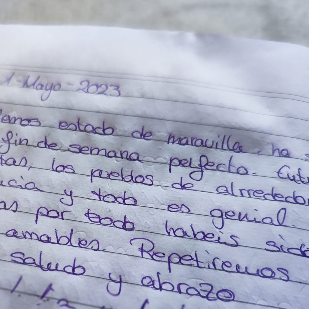 Guestbook note in Spanish: a perfect weekend, lovely surroundings and everything was great