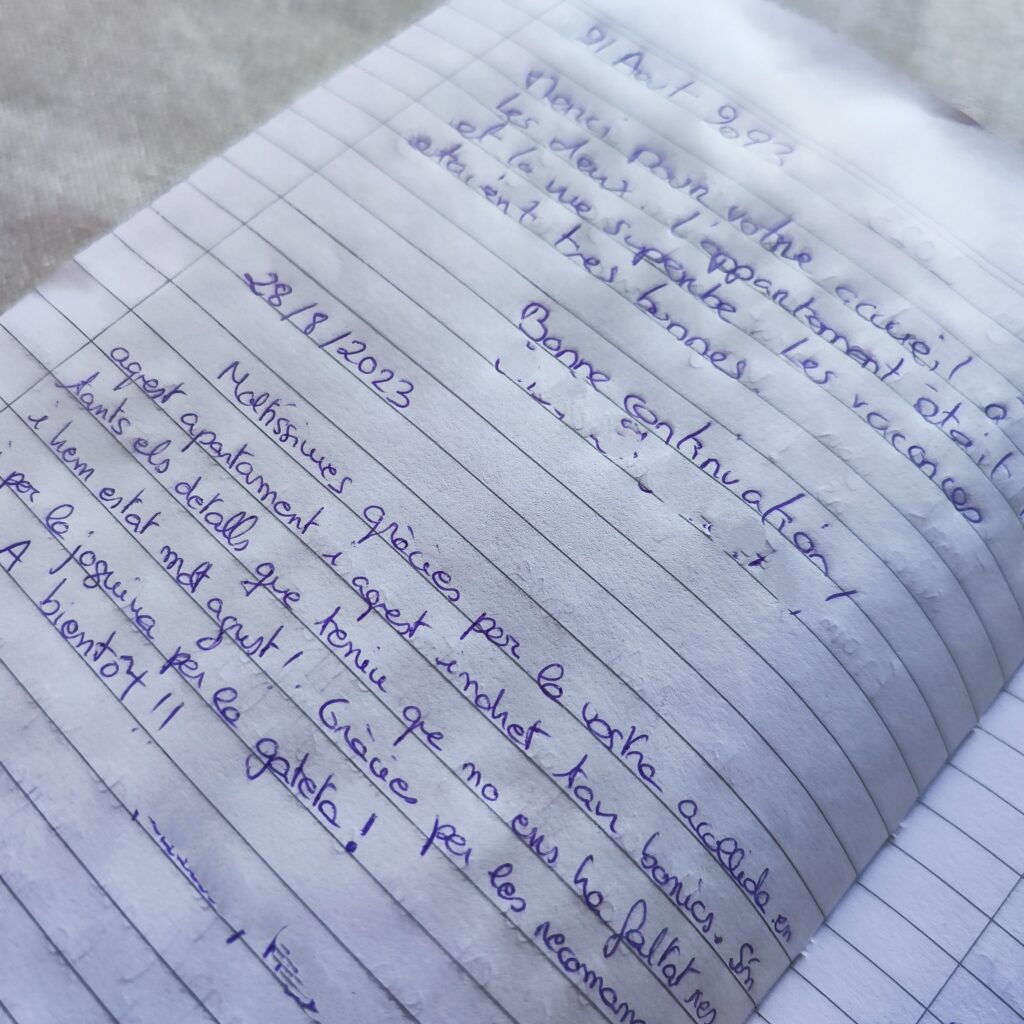 Guestbook note in Italian praising the welcoming hosts, comfort, thoughtful details and beautiful view